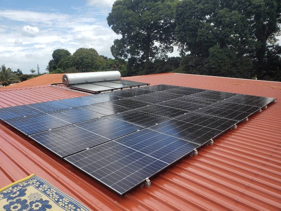 Installation Sun Ray chauffe-eau solaire et panneaux photovoltaïques