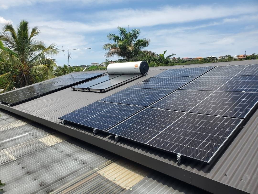 Installation Sun Ray chauffe-eau solaire et panneaux photovoltaïques