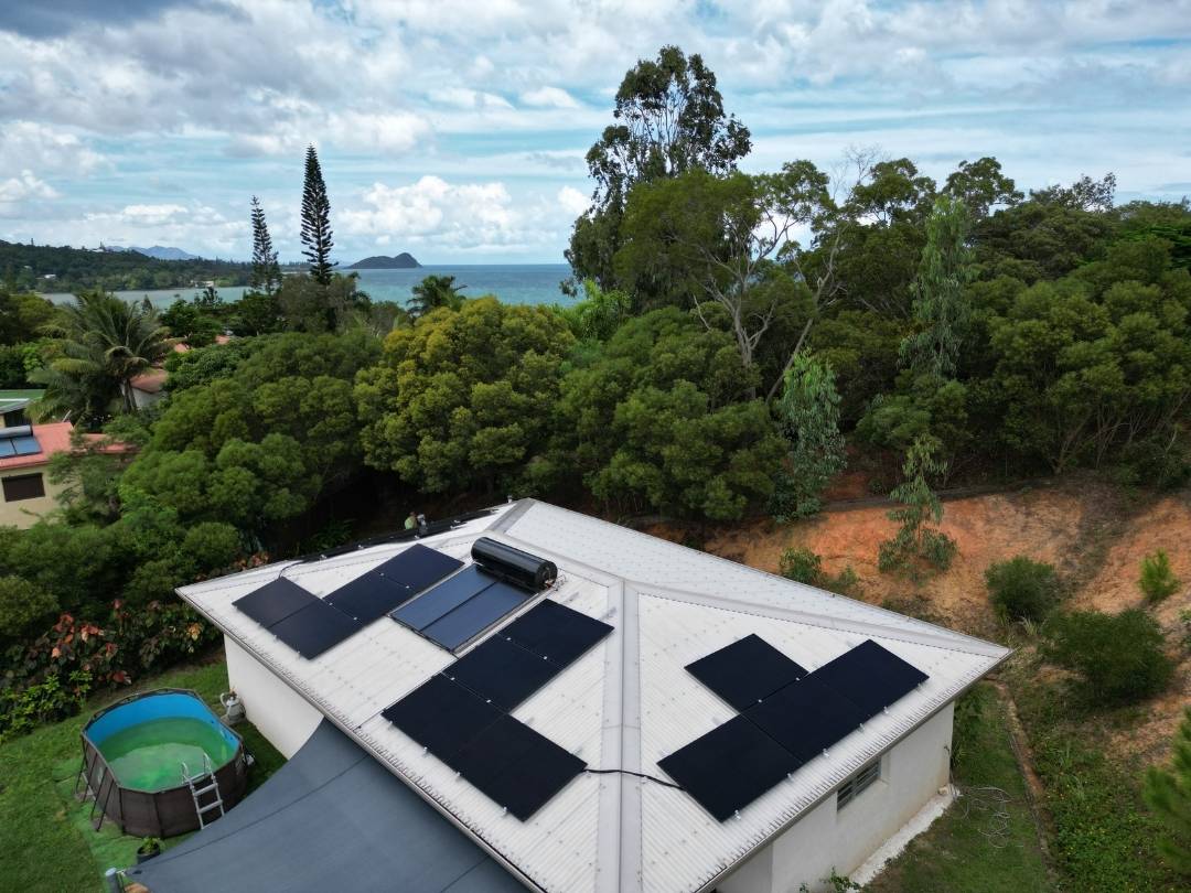Installation Sun Ray chauffe-eau solaire et panneaux photovoltaïques